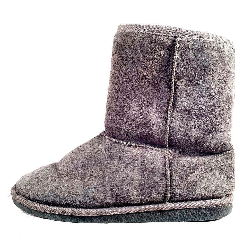 GRAY SUEDE DAWGS SIZE 9 LINED WITH WHITE FAUX FUR